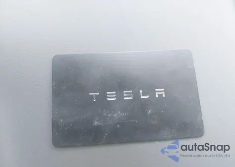 2025 Tesla Model Y Long Range Dual Motor All-Wheel Drive z USA, uszkodzony, nr VIN 7SAYGDED7SA357679